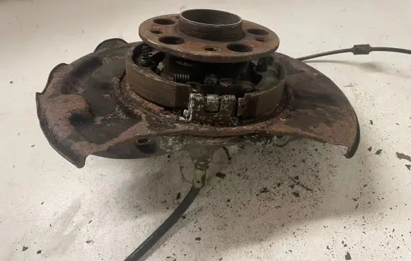 Mercedes-Benz E W211 Rear wheel hub