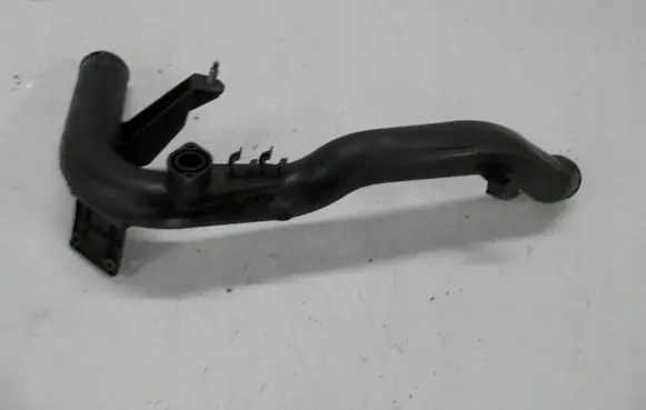 Volkswagen PASSAT B5 Intercooler hose/pipe 8D0145340