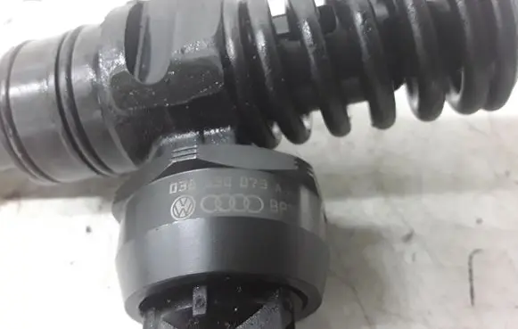 Skoda Octavia Mk2 (1Z) Fuel injector 038130073AG 0414720215