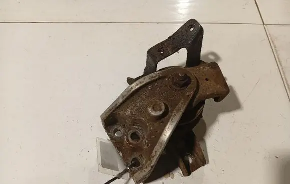 Hyundai Santa Fe Engine mount bracket 