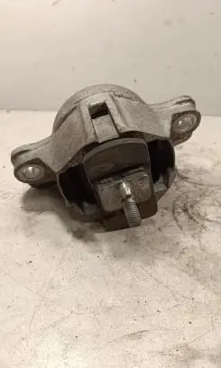 Jaguar XE Engine mount bracket