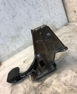 Volkswagen Jetta VI Brake pedal 1k1721117h