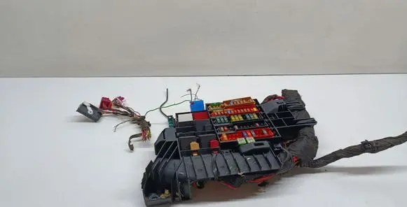 Audi A4 S4 B9 8W Fuse module