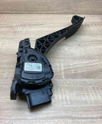 Volvo V70 Accelerator throttle pedal 30715175 6PV009548 LHD