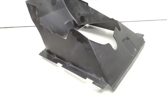 Volkswagen Touareg I Intercooler air channel guide 7L6117336A