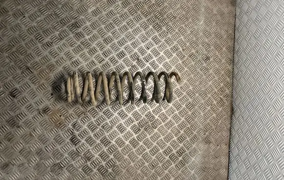 Jeep Cherokee XJ Front coil spring 