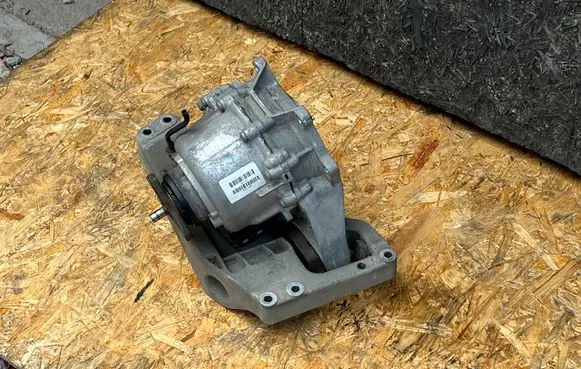 Gearbox transfer box case
