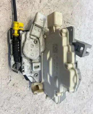Audi A6 S6 C7 4G Front door lock 4G1837015A