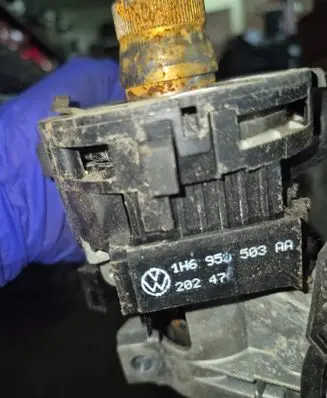 Volkswagen PASSAT B4 Indicator stalk 1H6959503AA
