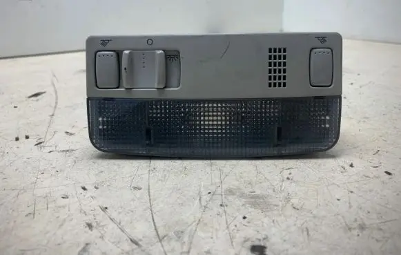 Volkswagen PASSAT B5.5 Front seat light 3B0947105C