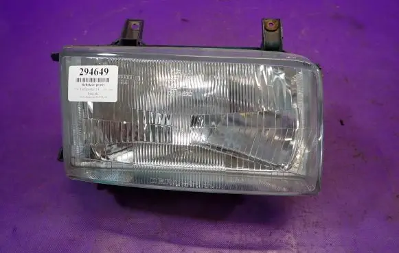 Volkswagen Transporter - Caravelle T4 Headlight/headlamp 4411114R