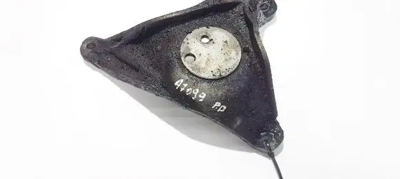 BMW 5 E39 Engine mounting bracket