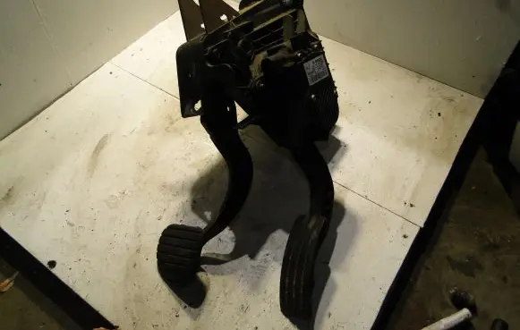 Renault Laguna III Brake pedal 465010003R