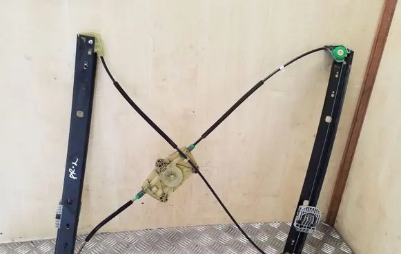 Front window lifting mechanism without motor