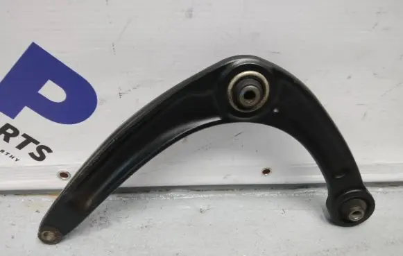 Citroen C4 II Front lower control arm/wishbone 833547