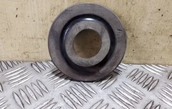 Volkswagen PASSAT B8 Rear coil spring rubber mount 5Q0512149A