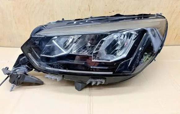 Peugeot 208 II Headlight/headlamp 9833036380 73312209E826