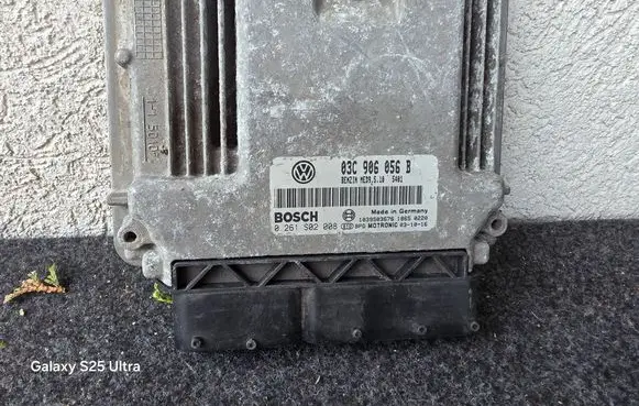Volkswagen Golf V Engine control unit/module 03C906056B