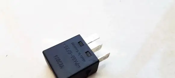 Volvo S40, V40 Other relay MB953382