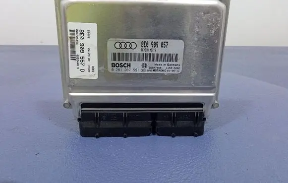 Audi A4 S4 B6 8E 8H Engine control unit/module ECU 8E0909057