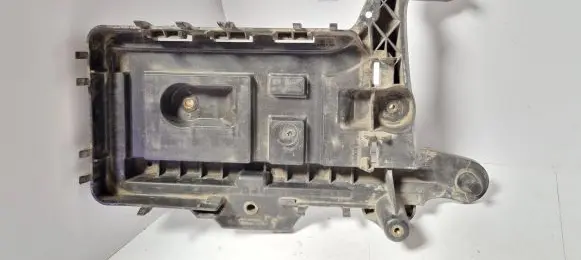 Volkswagen PASSAT B6 Battery tray 1K0915333