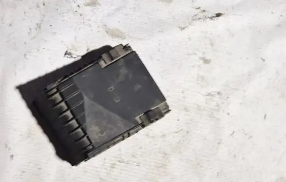 Skoda Superb B6 (3T) Fuse box cover 1k0937132f