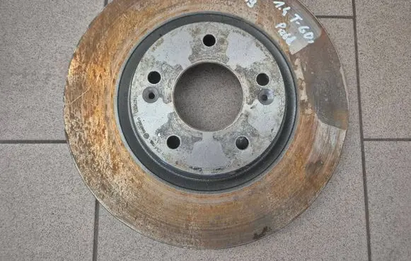 Hyundai i30 fastback Front brake disc