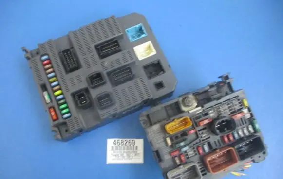 Peugeot 308 Fuse box set 9663798180