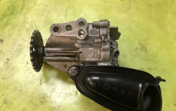 Renault Trafic III (X82) Oil pump 150001650R