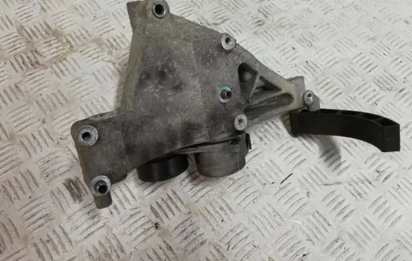 Fiat 500 Engine mounting bracket