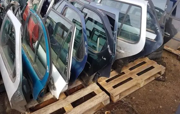 Chrysler 300M Rear door