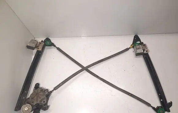 Rear door manual window regulator