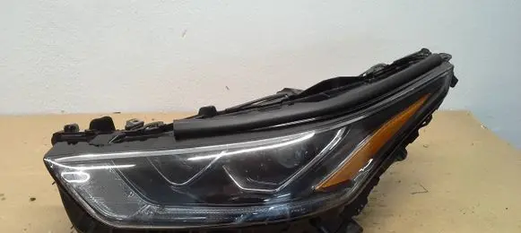 Toyota Highlander XU70 Headlight/headlamp 101008A06K