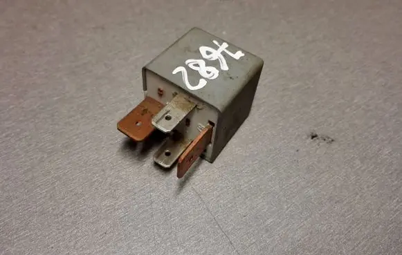 Volkswagen PASSAT B4 Other relay 191937503 22204007