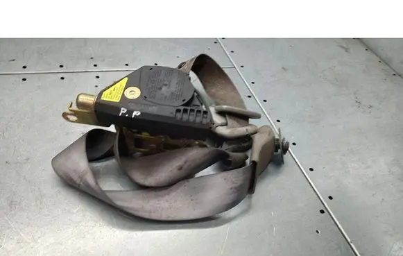 Mazda 626 Front seatbelt