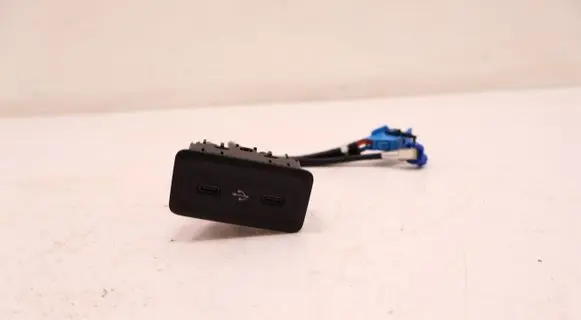 Mercedes-Benz C W202 USB socket connector ACM100