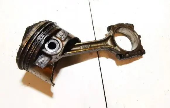Mitsubishi Carisma Piston with connecting rod