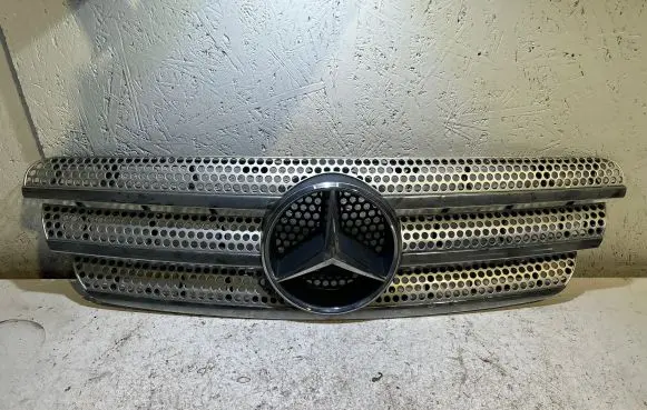 Mercedes-Benz ML W163 Front bumper upper radiator grill