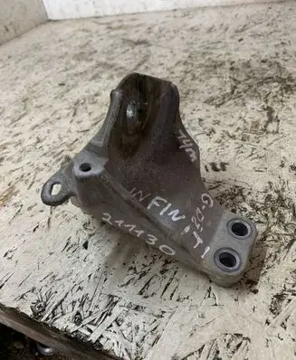 Infiniti QX60 L50 Gearbox mounting bracket