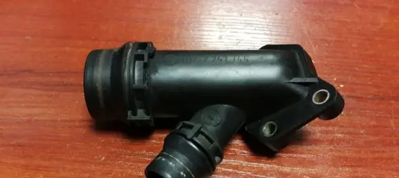 BMW 5 E60 E61 Engine coolant pipe/hose 2247744