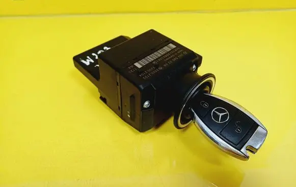 Mercedes-Benz C W203 Ignition lock 2035450308