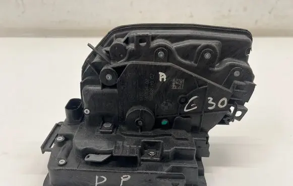 BMW 5 G30 G31 G38 Front door lock 7477694