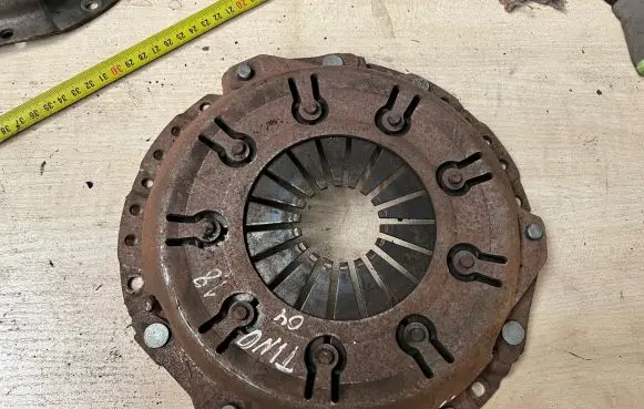 Nissan Almera Tino Pressure plate 