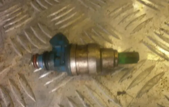 Mitsubishi Colt Fuel injector mdh182