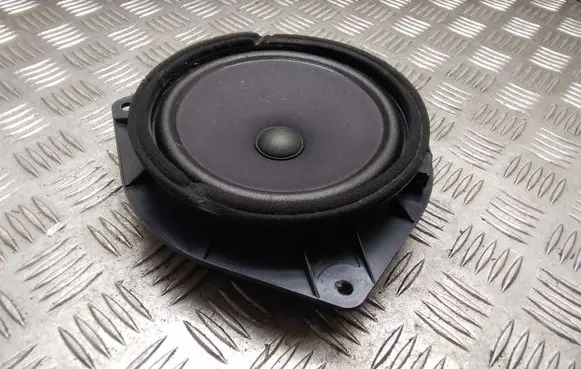 Toyota Prius (XW30) Rear door speaker 8616022A10