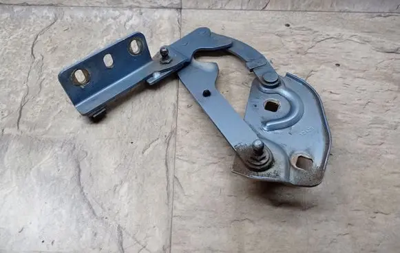 Peugeot 406 Engine bonnet/hood hinges