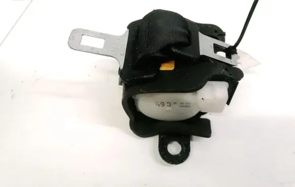 Nissan Almera Tino Middle seatbelt (rear) 16758930