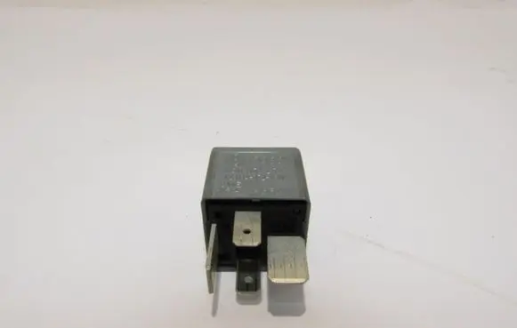 Audi A6 S6 C5 4B Other relay 8D0951253