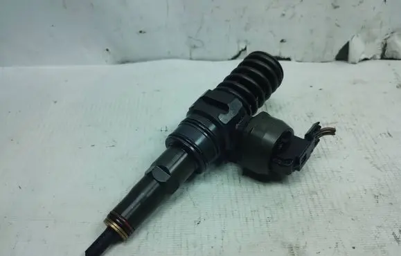 Audi A4 S4 B6 8E 8H Fuel injector 038130073AJ