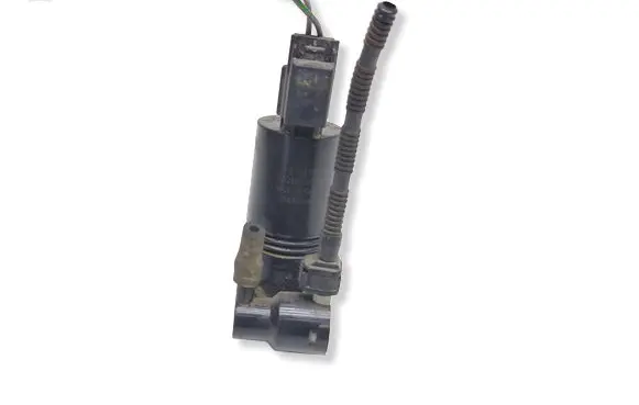 Volvo V40 Windscreen/windshield washer pump 1026810001